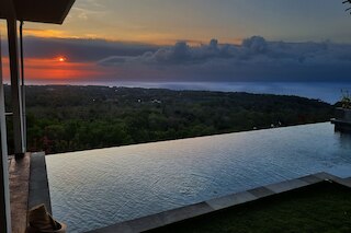 ウルワツサンセットヒルズ