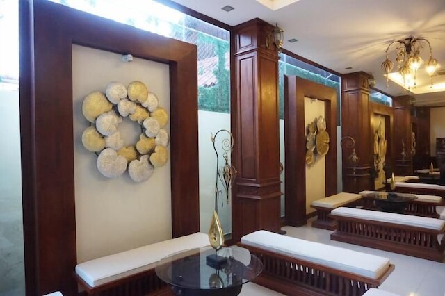 マノロムクラッシーホテル