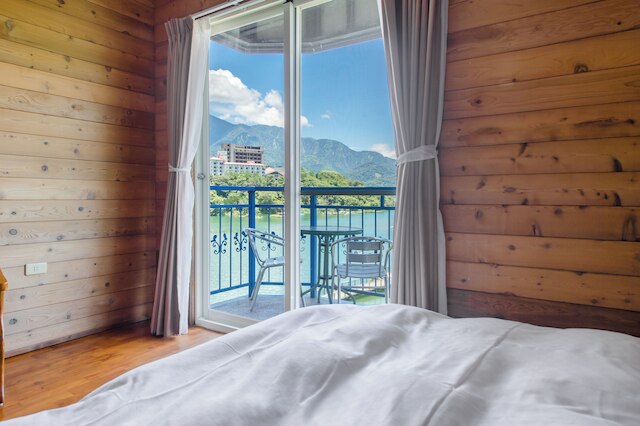 Bishui Shanju Lakeside B&B