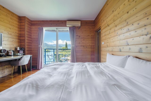 Bishui Shanju Lakeside B&B