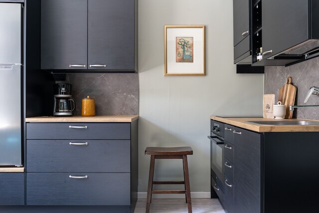 庭園のある暖かく明るいスタジオ