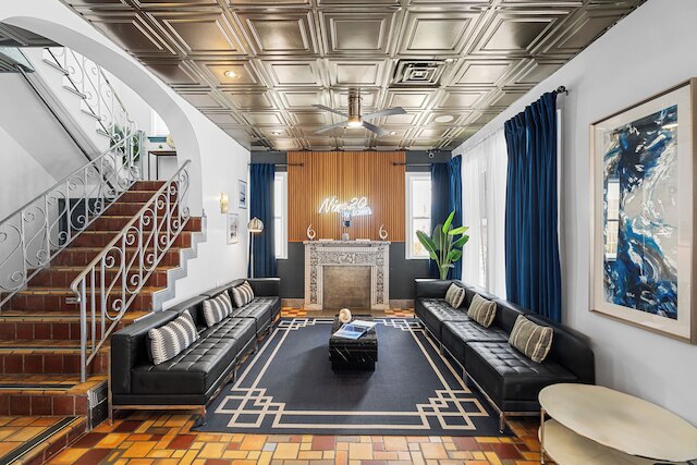 ナイン20コリンズアパートメントバイロークル