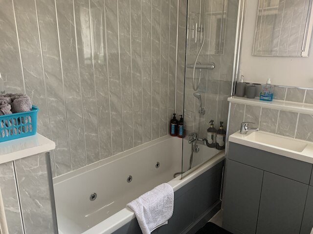 ラブリー 2 - ベッド  アパートメント イン ウォラシー スリープス  4