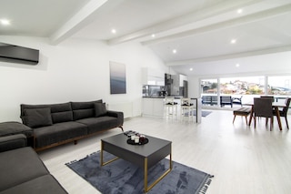 スリーク ハウス ウィズ ア ラブリー テラス イン ベシクタス