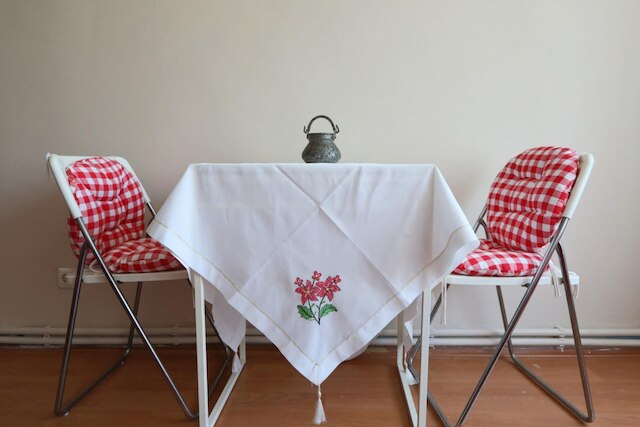 フラット ウィズ トゥー リビング ルームズ アンド バルコニー イン ウスクダル