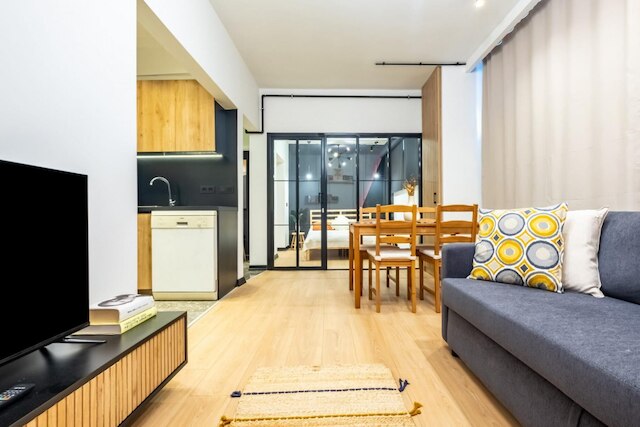 コンフォータブル アンド セントラル フラット イン カディコイ