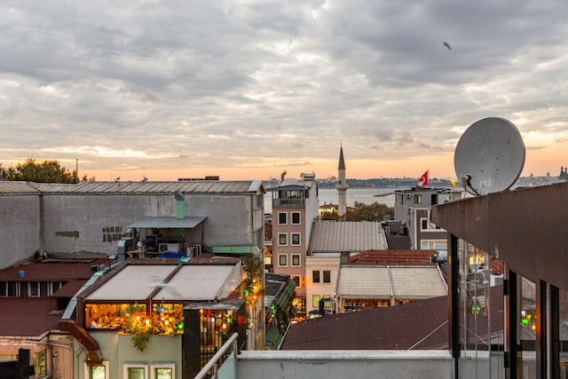 セントラル アンド スタイリッシュ フラット イン ザ ハート オブ カッド K Y