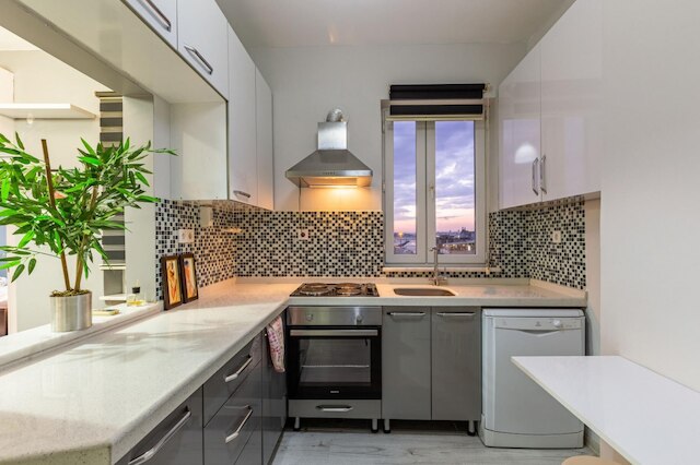 セントラル アンド スタイリッシュ フラット イン ザ ハート オブ カッド K Y