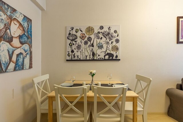 コージー フラット ニア ニサャンタシ アンド トレンディ アトラクションズ