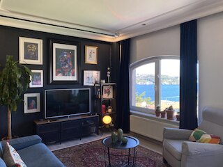 フラット ウィズ ボスポラス ビュー アンド バックヤード イン ウスクダル