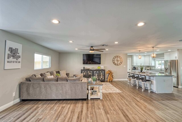 3 ベッドルーム スリープス 8 プール パッティンググリーン BBQ ラージアイランド!