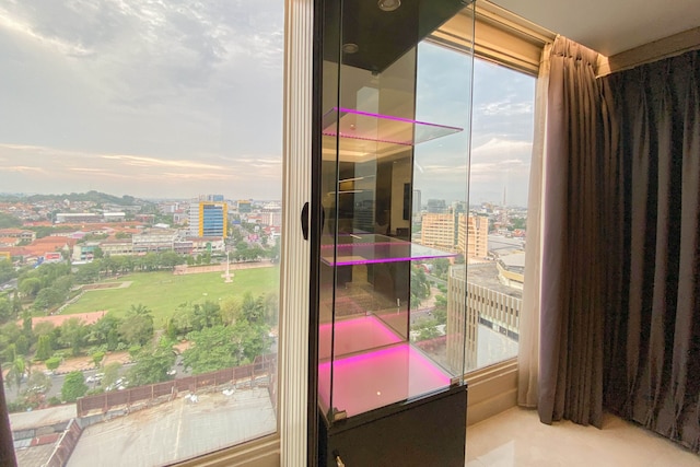 スペーシャス コンビンド スタジオ  アパートメント  アット ワーホル （W /R)  レジデンス