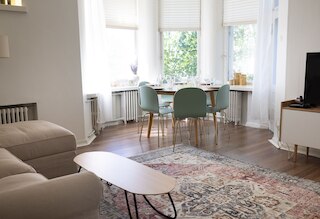 2ndhomes チャーミングな2BRホームwバルコニー