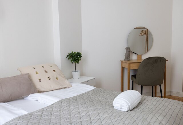 2ndhomes チャーミングな2BRホームwバルコニー