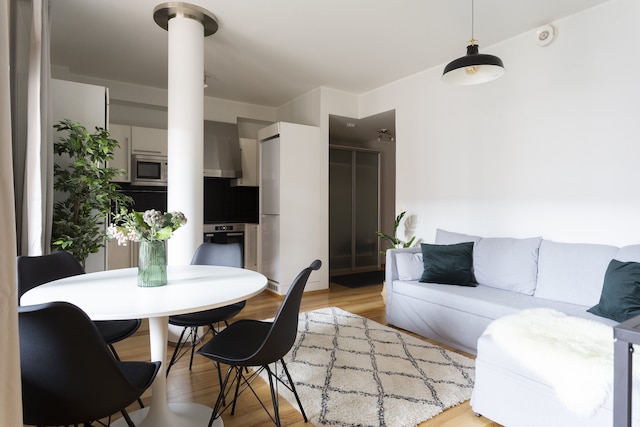 2ndホームズデラックスアパートメントwithサウナ&バルコニー