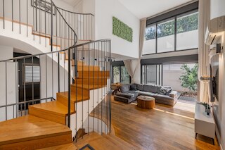 アワープレイスロスチャイルドアレンビー