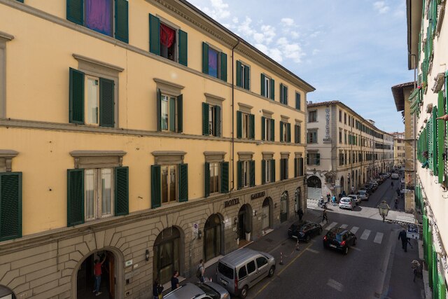 ナツィオナーレ レフト イン フィレンツェ