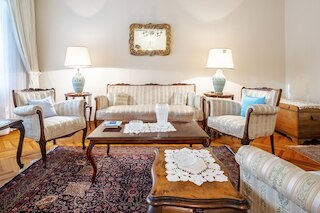 シック フラット ウィズ バルコニー クローズ トゥ カデボスタン ショア