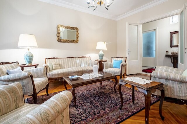 シック フラット ウィズ バルコニー クローズ トゥ カデボスタン ショア