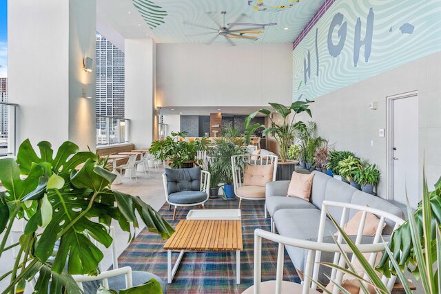 モダン ハイ ライズ  コンドミニアム ウィズ プール / ジム イン セントラル T マイアミ!