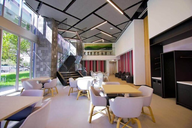 モダン ハイ ライズ  コンドミニアム ウィズ プール / ジム イン セントラル T マイアミ!