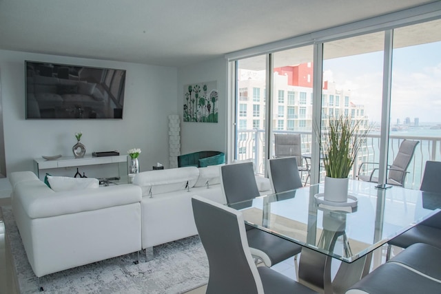 モダン ブリッケル コンドミニアム ウィズ オーシャン シティ ビューズ