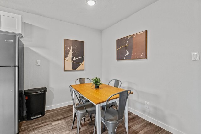 モダン 2 ベッドルーム ニア ユT ハイド パーク エボニフィ