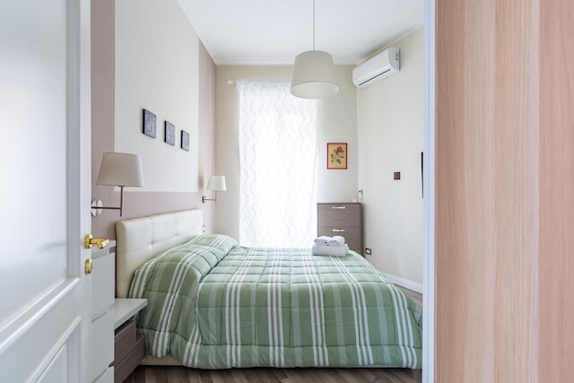 リオーネ サニット - レネウェド フラット イン センター