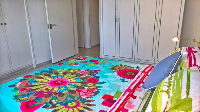 セントジュリアンズのビーチ近くのプール付きアパート