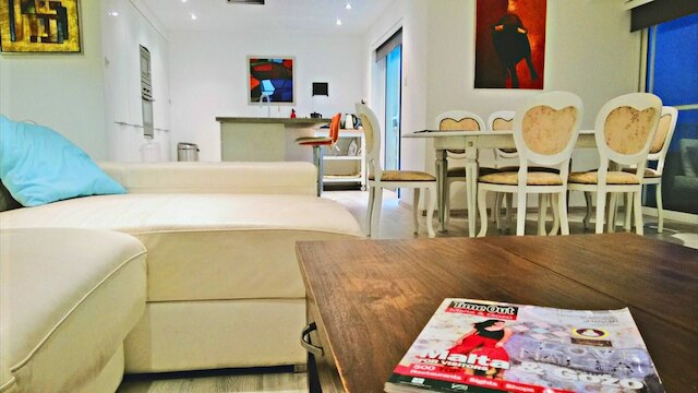 セントジュリアンズのビーチ近くのプール付きアパート