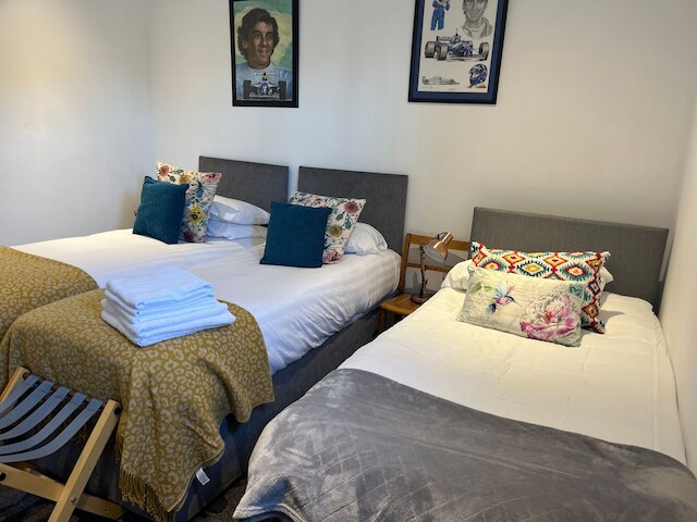 デュプレックス バージ シネマ ルーム 6 エンスイート ダブル トリプル ベッドルームズ グレート ソーシャル スペーシズ