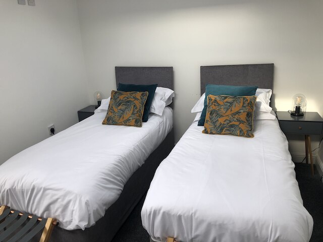 デュプレックス バージ シネマ ルーム 6 エンスイート ダブル トリプル ベッドルームズ グレート ソーシャル スペーシズ