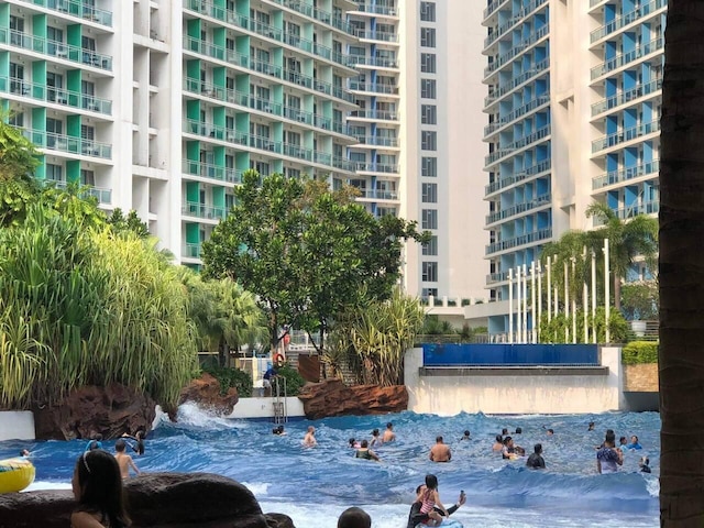 コージー 1 ベッドルーム シティビュー ウィズ バルコニー アンド ニア エアポート