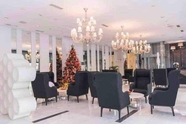 コージー 1 ベッドルーム シティビュー ウィズ バルコニー アンド ニア エアポート