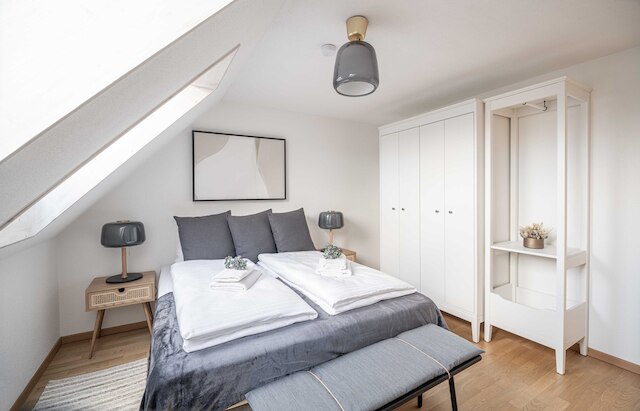 E-64 デュプレックス-3BDR アパートメント ウィズ スカイ ルーフ-ツーリッヒ ウエスト