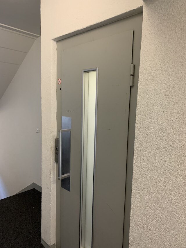 E-64 デュプレックス-3BDR アパートメント ウィズ スカイ ルーフ-ツーリッヒ ウエスト