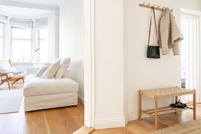 バルコニーと海の見える1brアパートメント