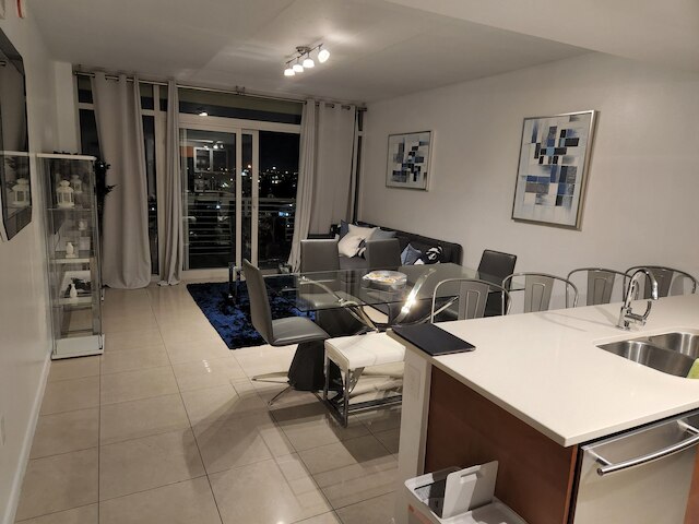 ワンダフル 1 ベッドルーム コンドミニアム in ミッドタウン