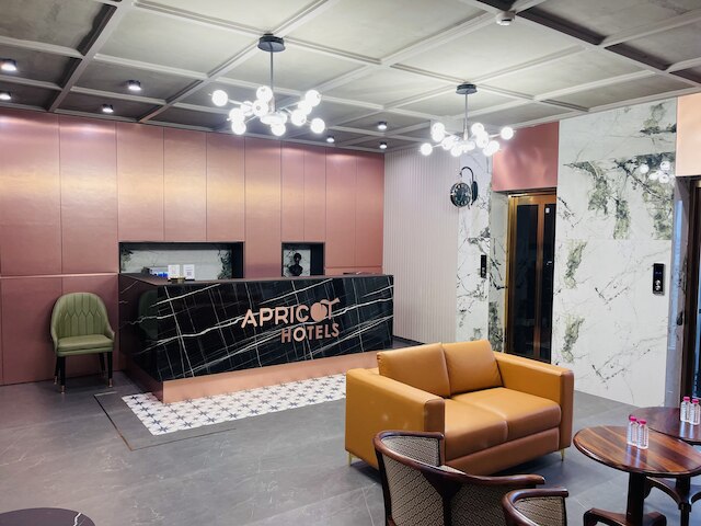 エイプリコット モテラ