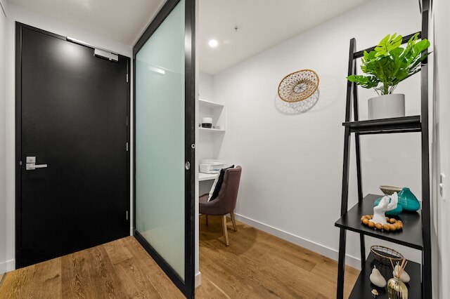 ステイセントラル - ホーソン・イースト - スタディ、2台の車スペース