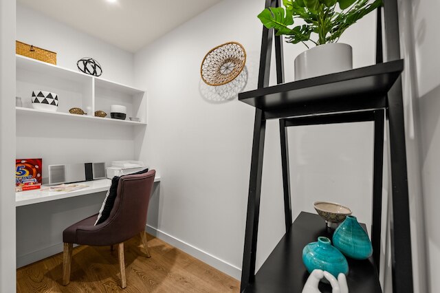 ステイセントラル - ホーソン・イースト - スタディ、2台の車スペース