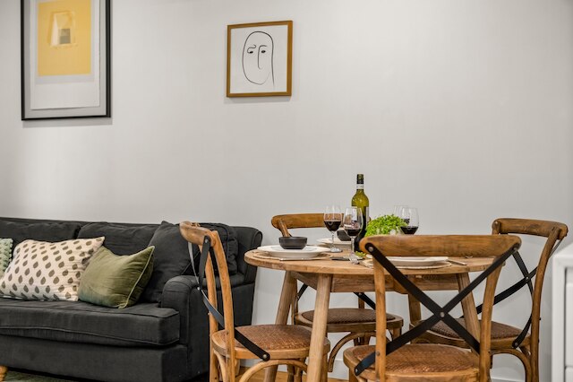 ステイセントラル - ホーソン・イースト - スタディ、2台の車スペース