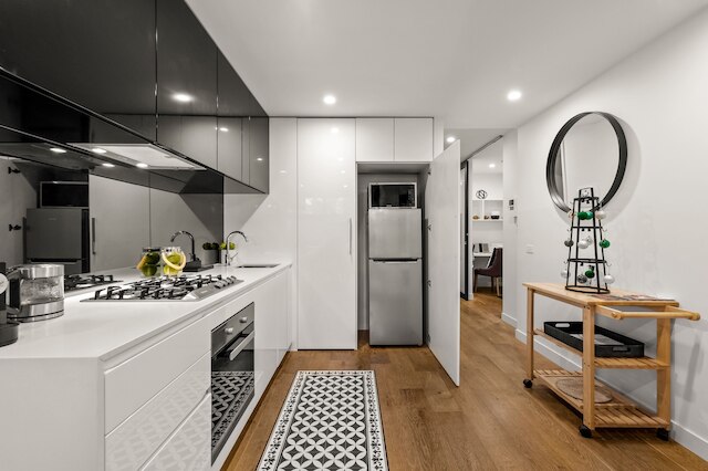 ステイセントラル - ホーソン・イースト - スタディ、2台の車スペース