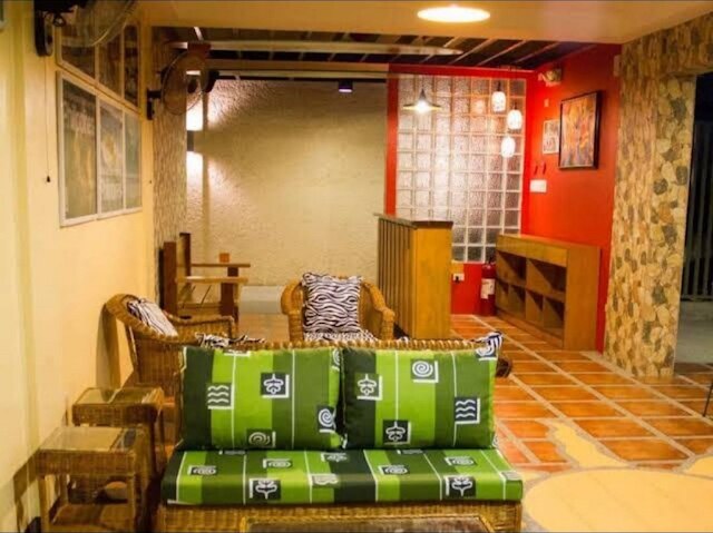 OYO 916 エンジェルズ ボードルームズ