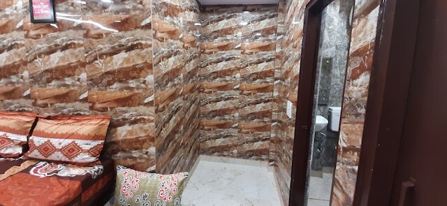 ラジパット ナガルの外国人エリアにある豪華なフラット、設備の整ったキッチン付き