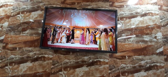 ラジパット ナガルの外国人エリアにある豪華なフラット、設備の整ったキッチン付き