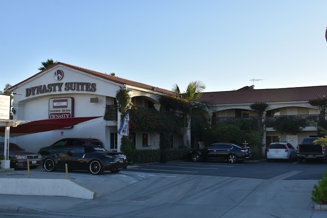 ダイナスティスイートサンタフェスプリングス