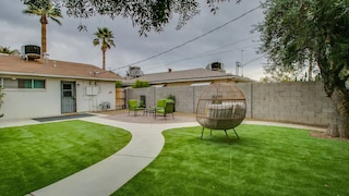 リモデーレド  2  ベッドルーム W/ ヤード イン オールド タウン スコッツデール !