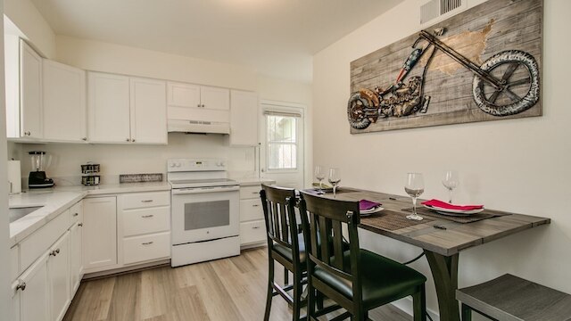 リモデーレド 2 ベッドルーム W/ ヤード イン オールド タウン スコッツデール !