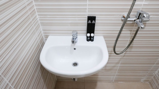 ホーミー アンド コンフィー スタジオ アット プンカャック ブキッ ゴルフ スラバヤ アパートメント